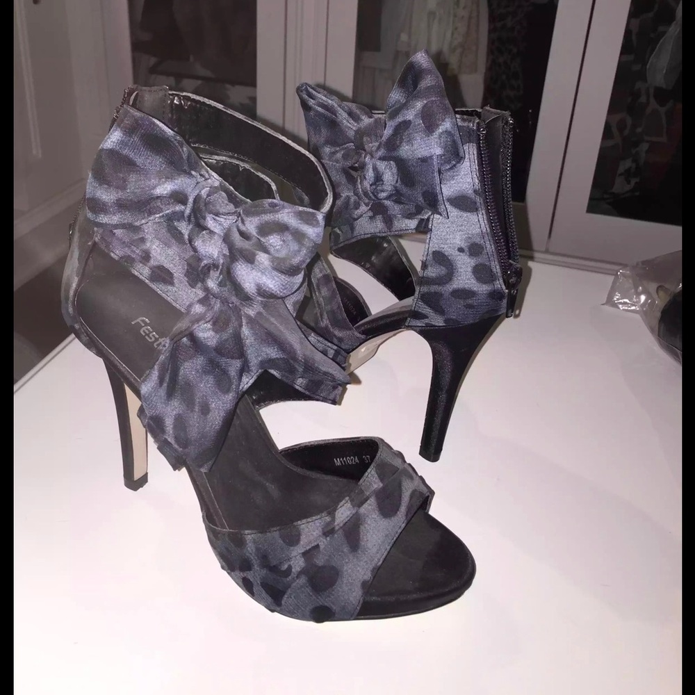 💙Dark Blue Leopard Print Heels, Never used 7 1/2